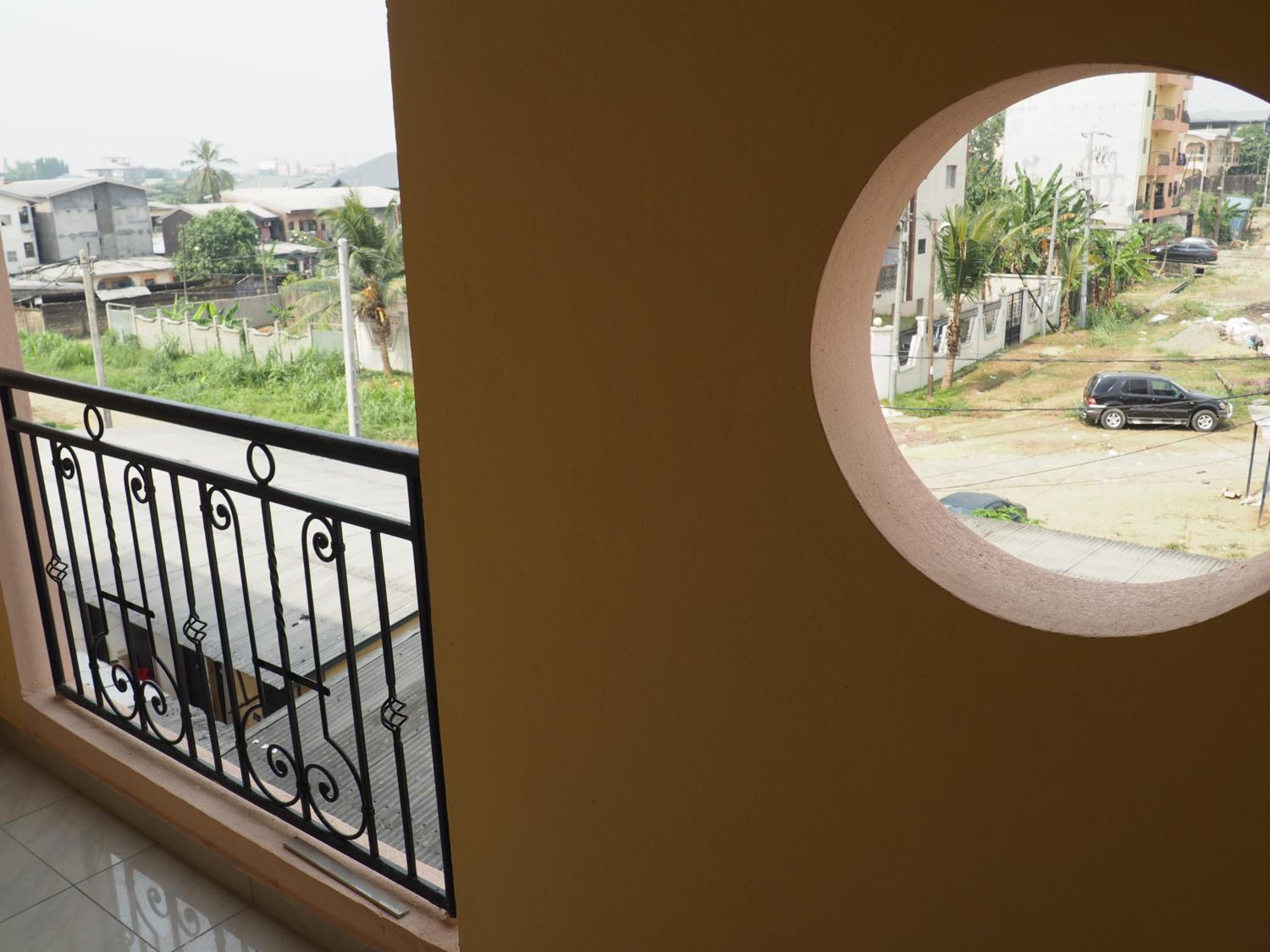 Lovely 2 -Bedroom , 2-bathroom furnished apart