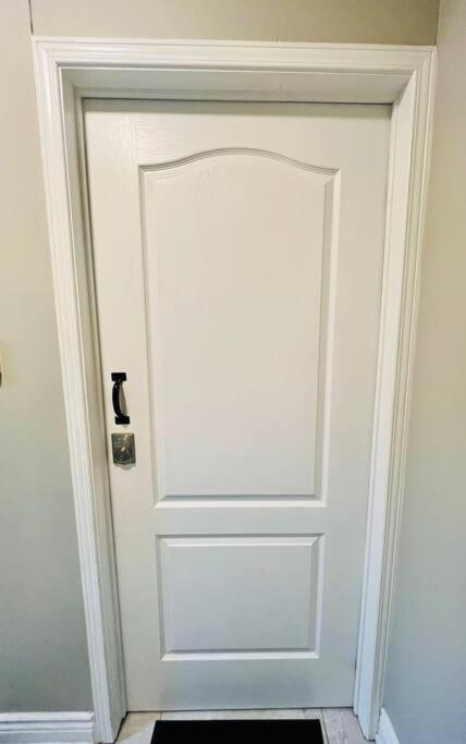 House in Scarborough-20 minutes to Downtown