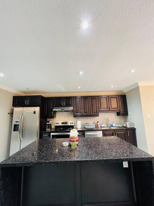 House in Scarborough-20 minutes to Downtown