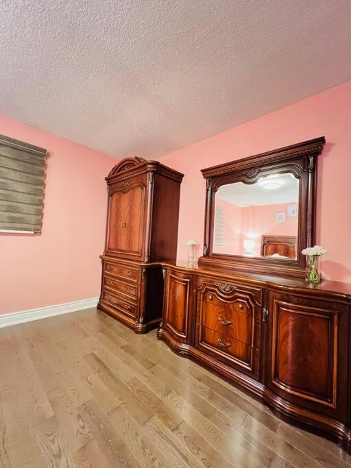 House in Scarborough-20 minutes to Downtown
