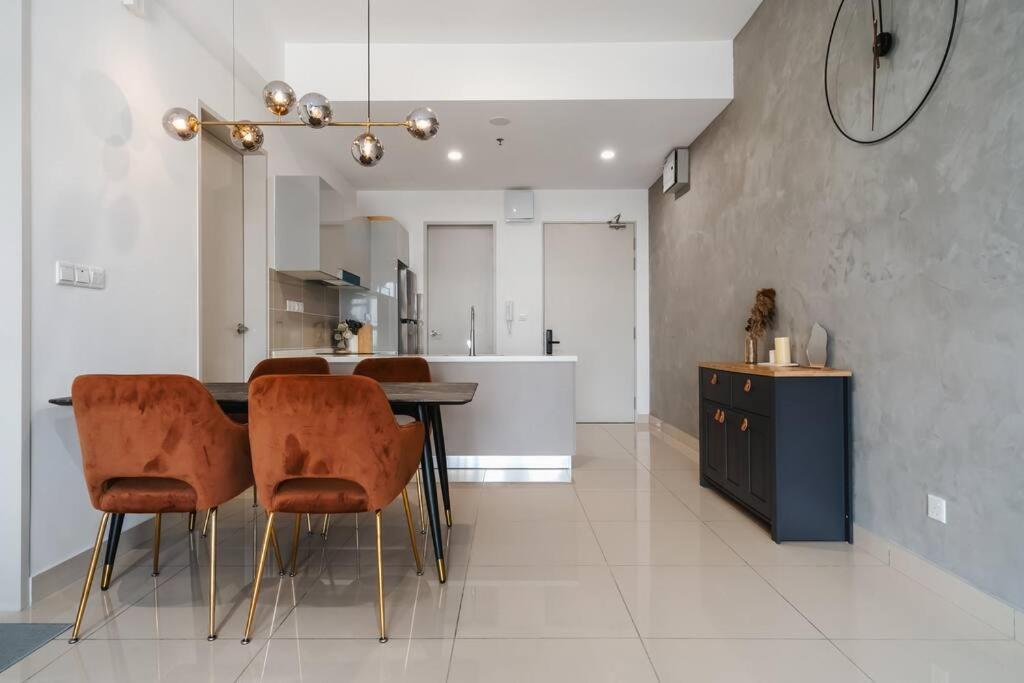 Trion KL Modern Netflix 2Bedroom 6pax