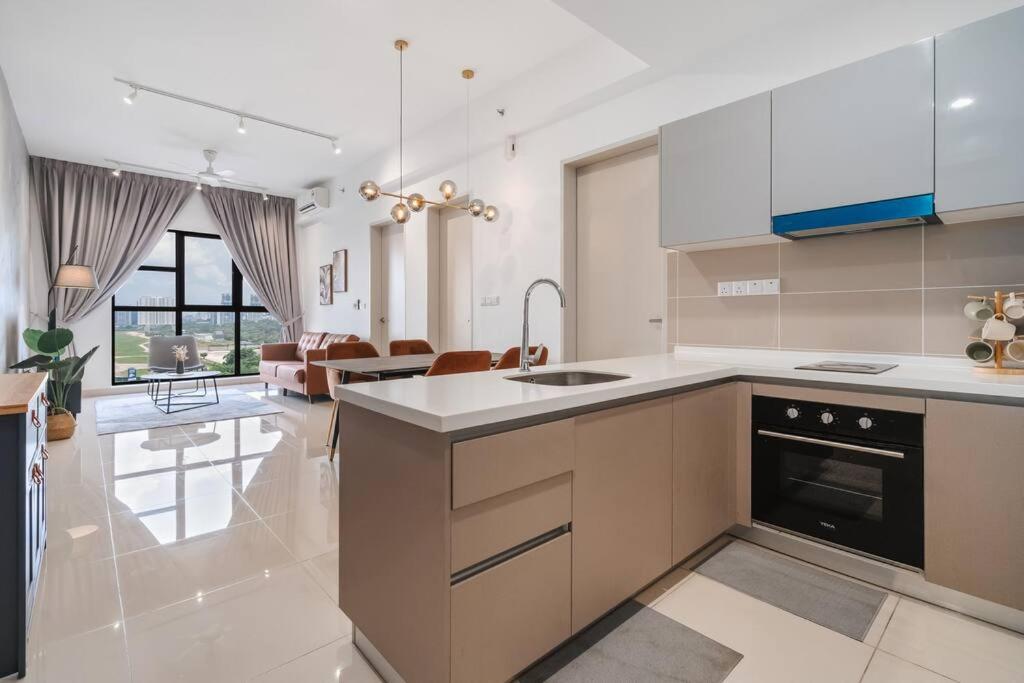 Trion KL Modern Netflix 2Bedroom 6pax