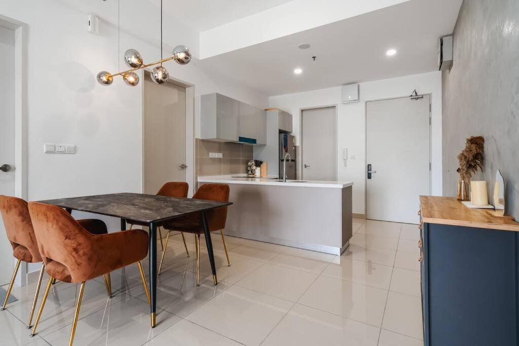 Trion KL Modern Netflix 2Bedroom 6pax