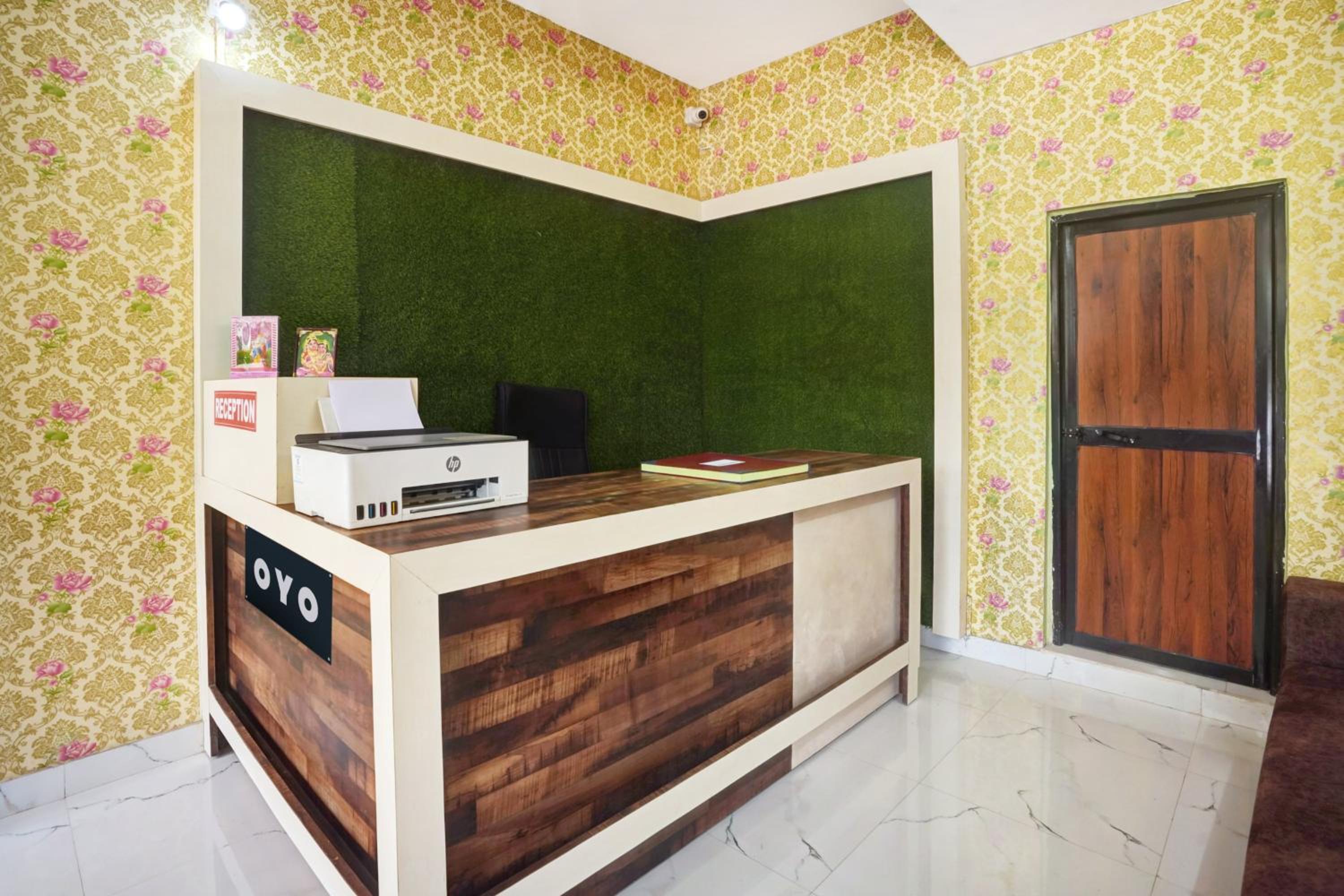 Lobby & Reception