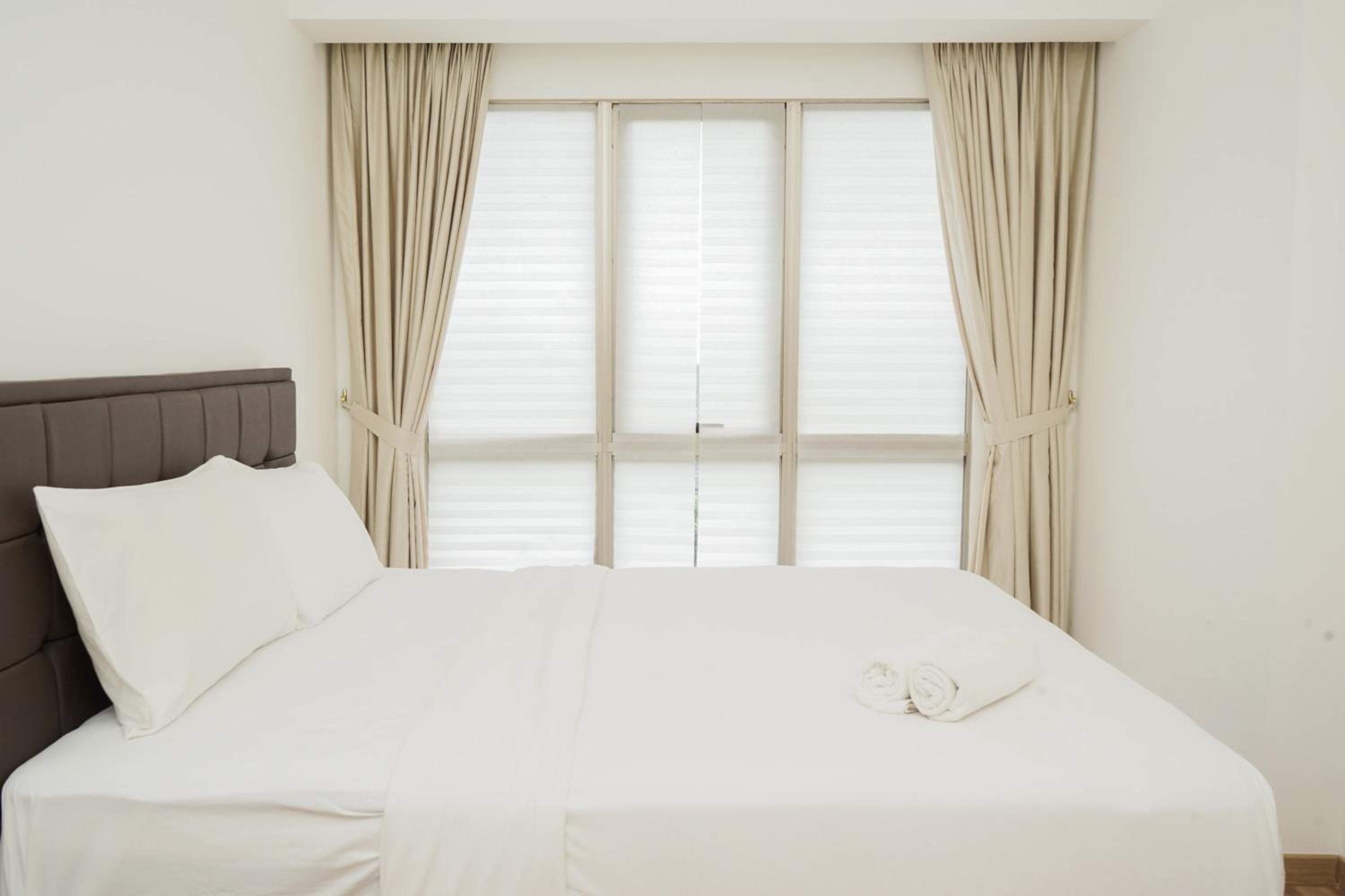 Homey and Comfy 1BR at M-Town Signature Apartment By Travelio view 2