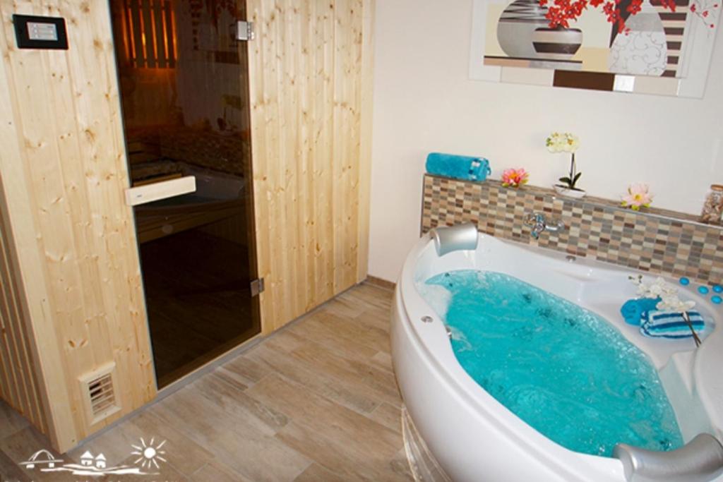 01 Sommerhus Esbjerg DHH mit Sauna und Whirlpool
