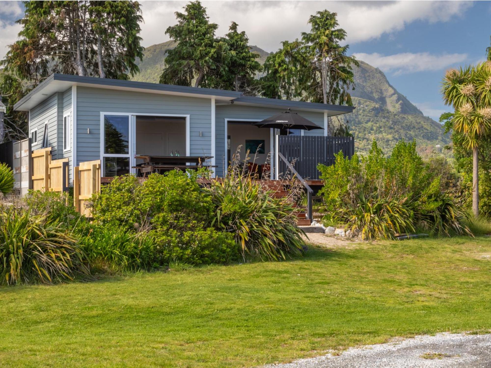 Sea-esta - Pohara Beachfront Holiday Home view 2