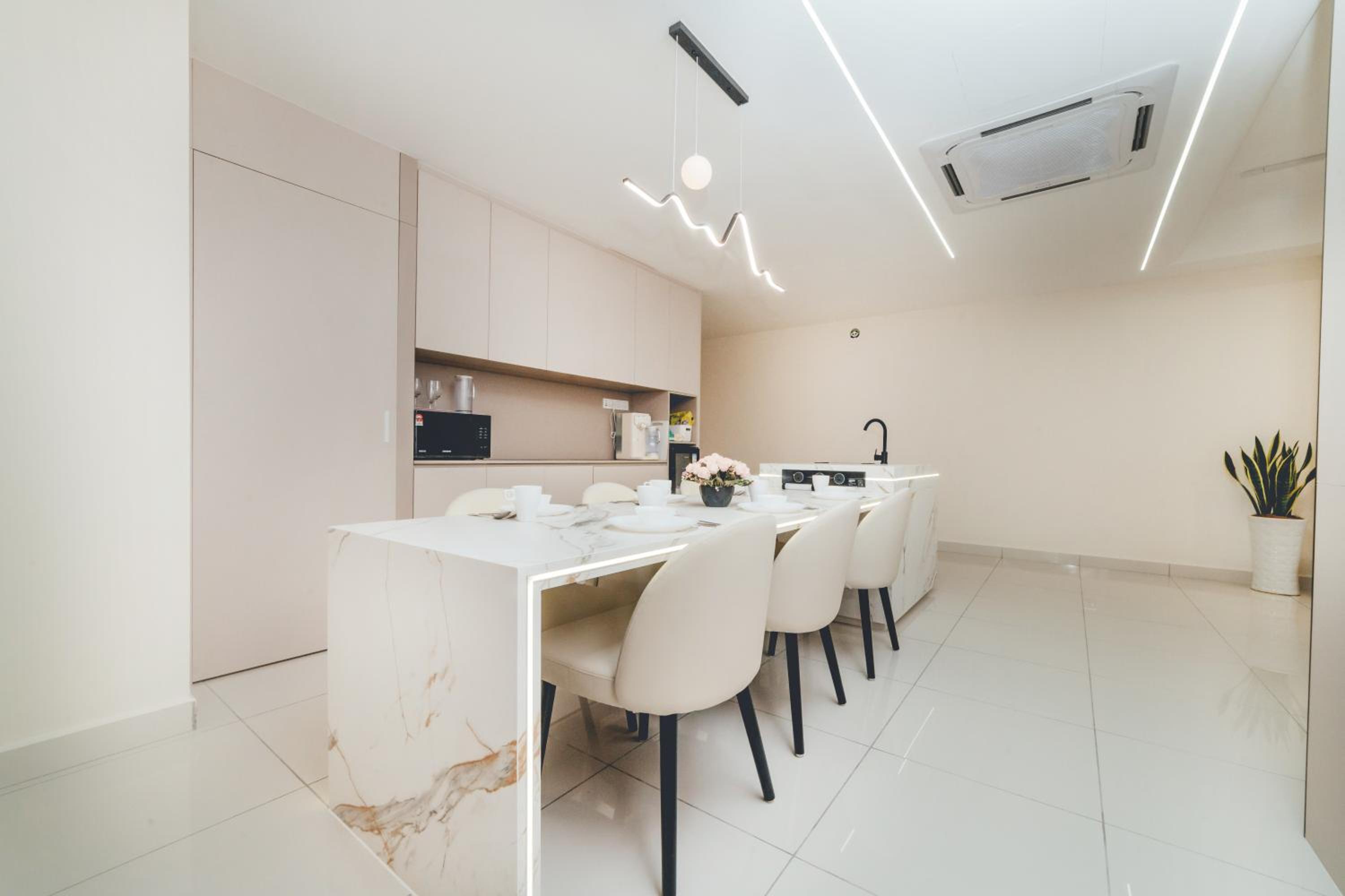 Luxurious President Family Suite 3BR8pax Mosaic Midvalley by Our Stay