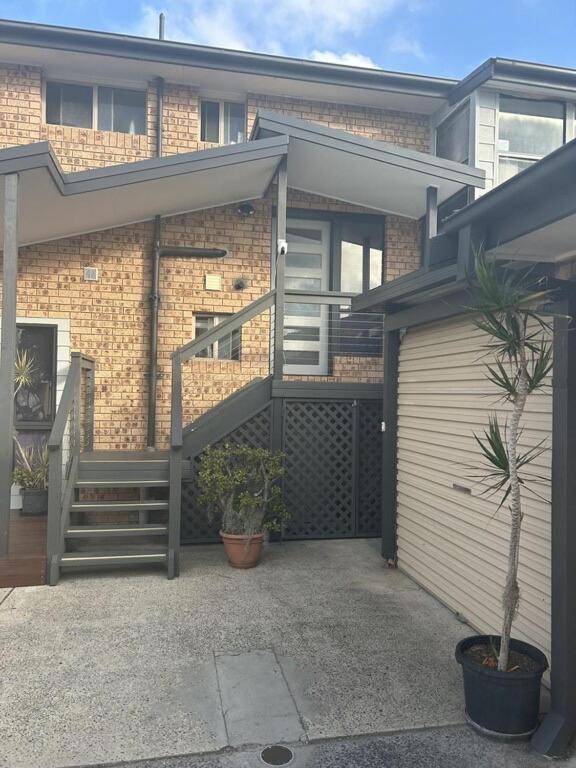 Lake Front Two Bedroom Unit Recent Reno