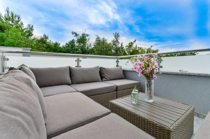 Villa with roof terrace 50 meters from the beach- by TA Leut Agency view 4