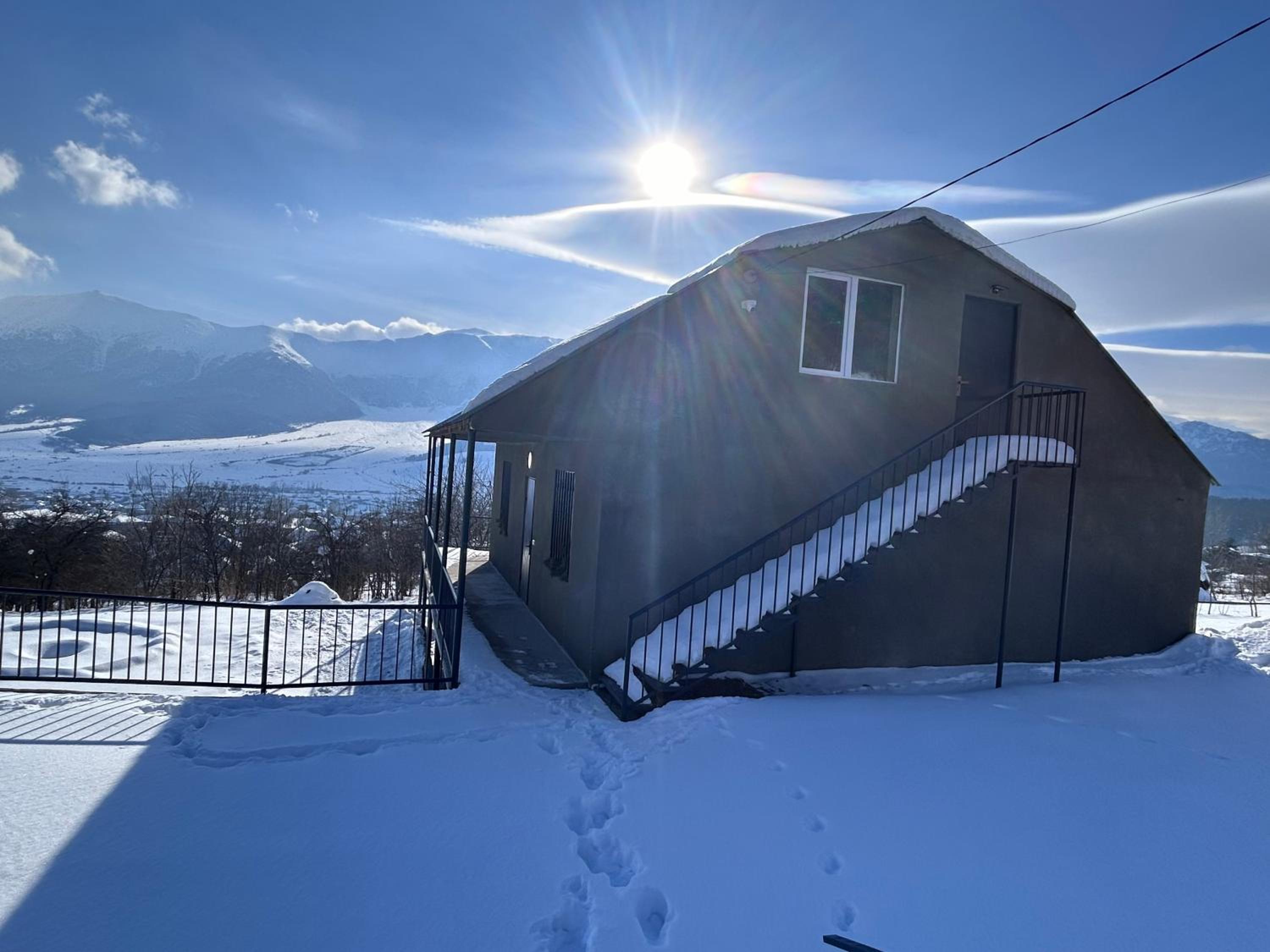 Dez Guest House with Mountain View