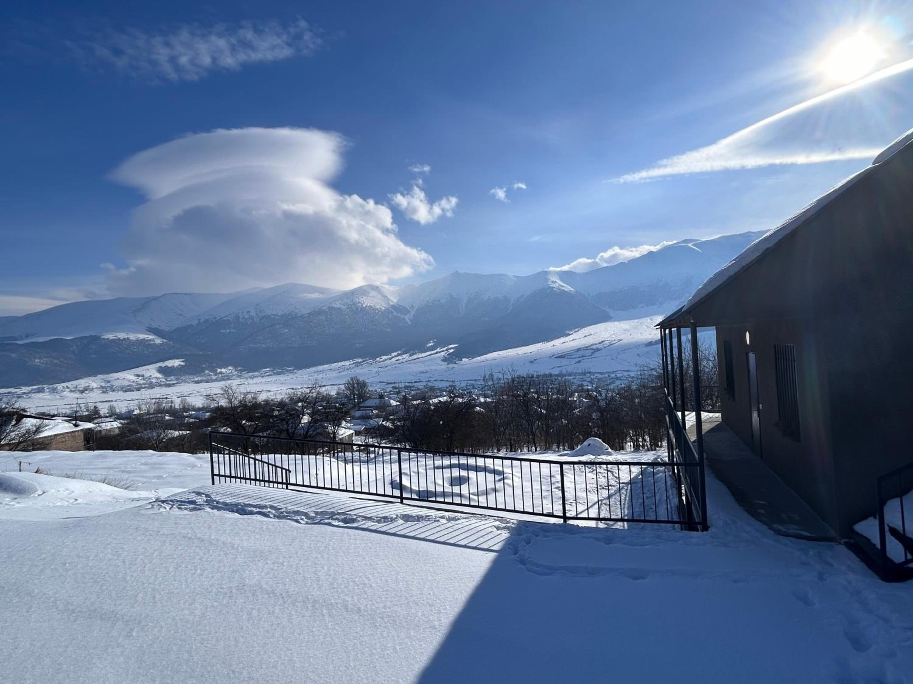 Dez Guest House with Mountain View