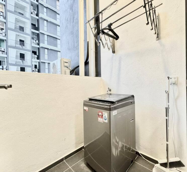 Urban Suites #Walnut 1BR 1Bath suite #Infinity Pool #3pax #1Queen 1Single #Quality well maintained #Private host photo 2