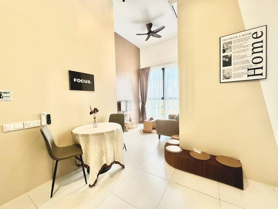 Urban Suites #Walnut 1BR 1Bath suite #Infinity Pool #3pax #1Queen 1Single #Quality well maintained #Private host photo 3