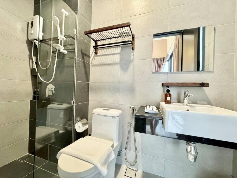 Urban Suites #Walnut 1BR 1Bath suite #Infinity Pool #3pax #1Queen 1Single #Quality well maintained #Private host photo 5