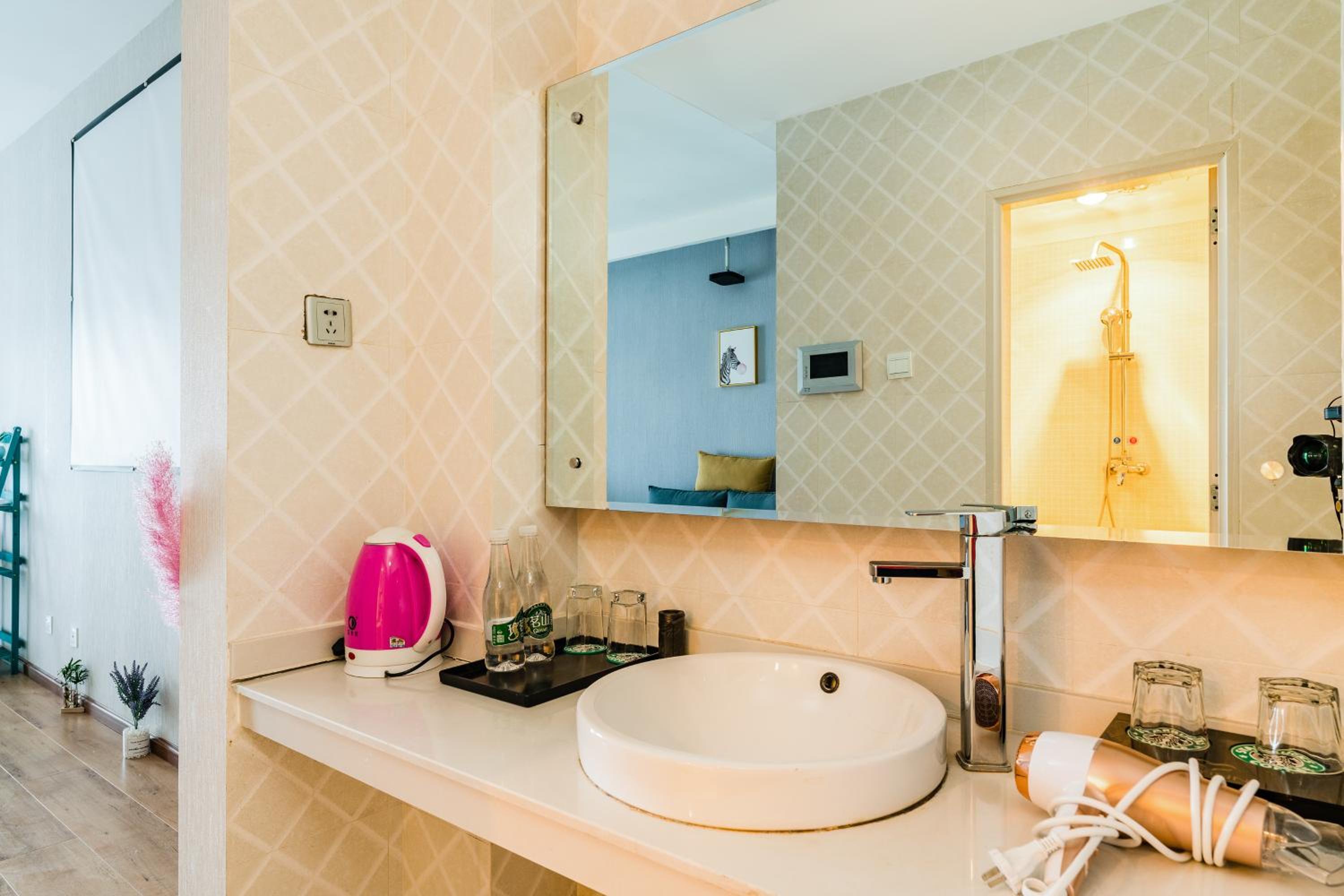 Kunming Qicaimen Shangpin Apartment