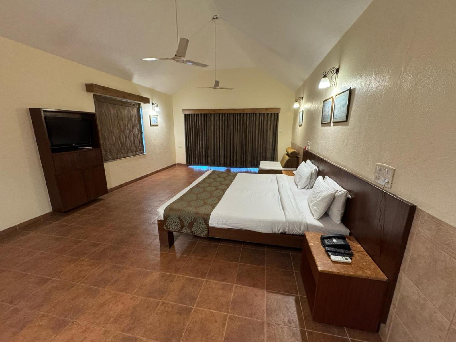 Upper Deck Resort - Highest Peak, Lonavala