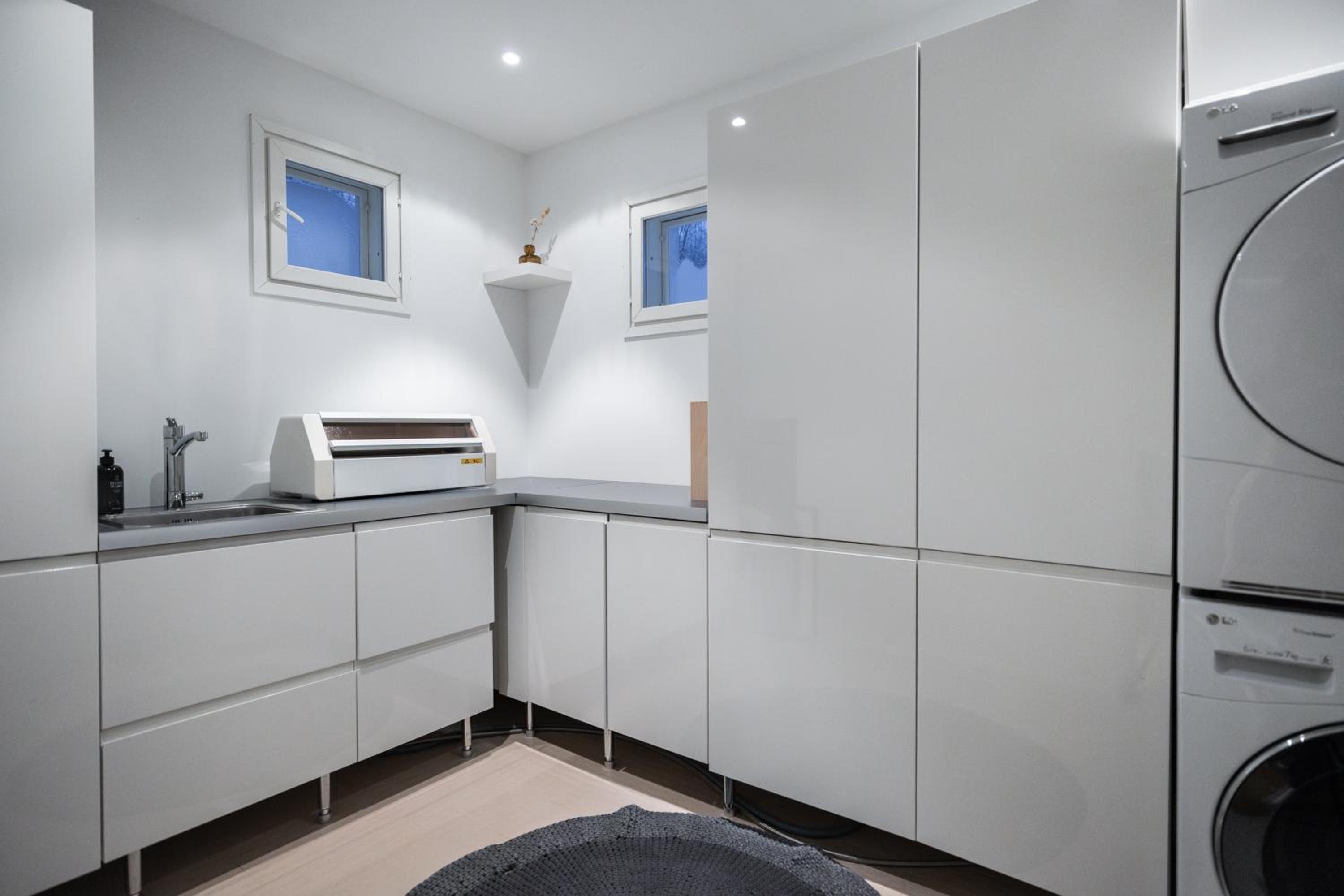 Villa Nightsky -private location, sauna and jacuzzi