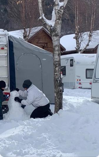 Caravana junto a Estación esquí Baqueira