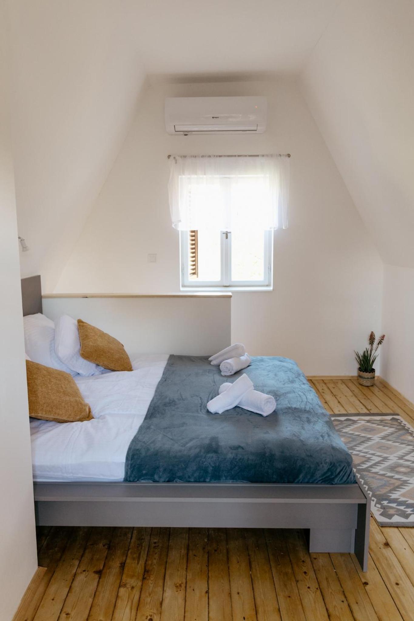 Adeline Apartman