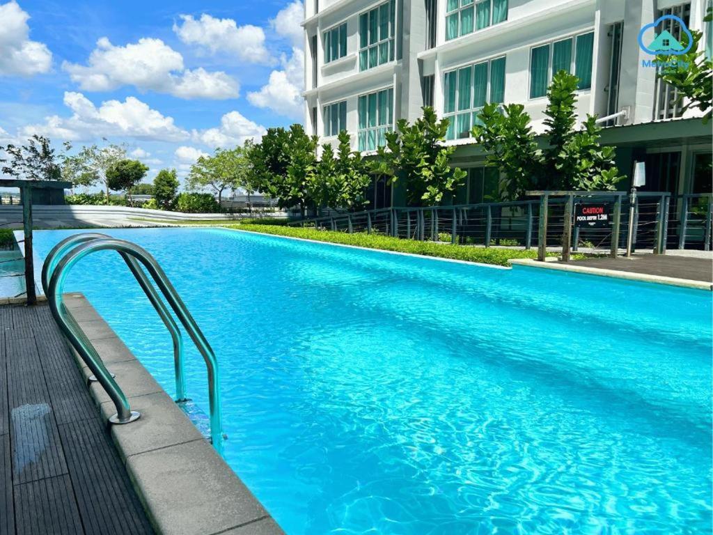 3R2B Corner Balcony High Floor View StayCation Manhattan Metrocity Apartment Kuching Free 1CPark photo 8