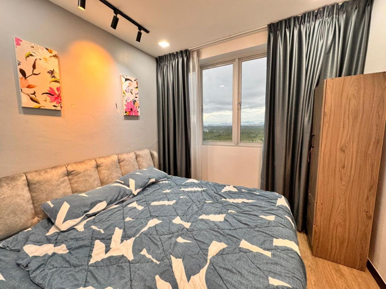 3R2B Corner Balcony High Floor View StayCation Manhattan Metrocity Apartment Kuching Free 1CPark