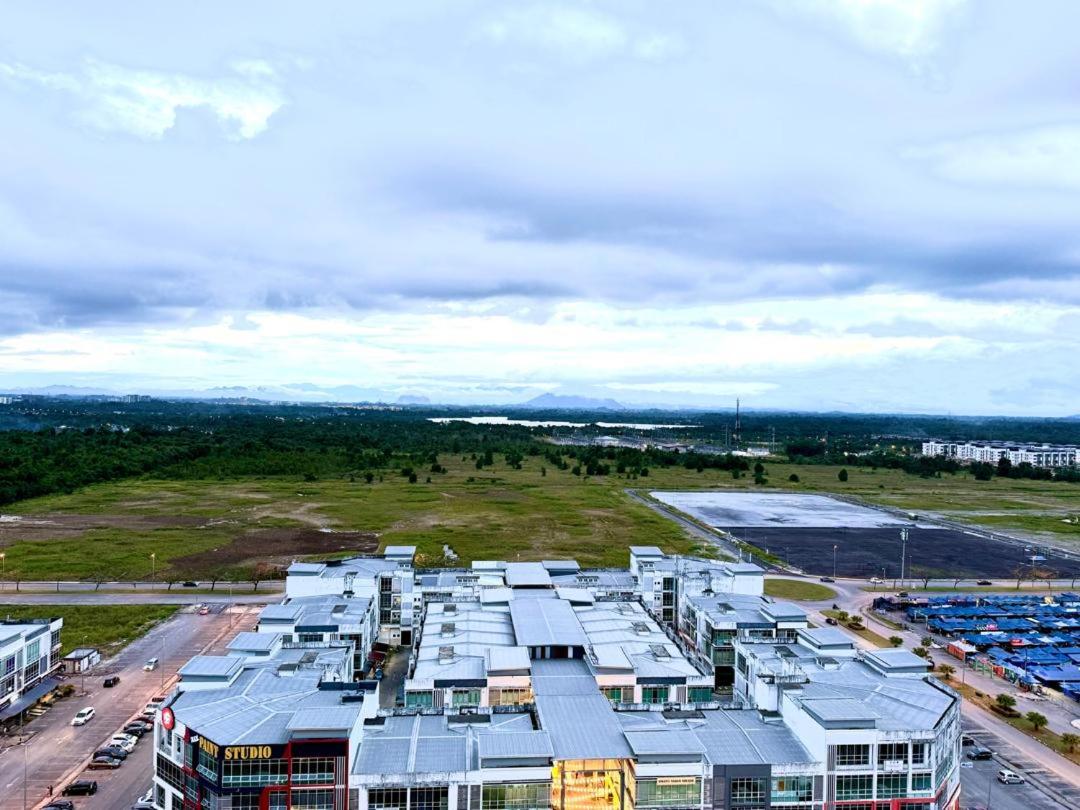 3R2B Corner Balcony High Floor View StayCation Manhattan Metrocity Apartment Kuching Free 1CPark