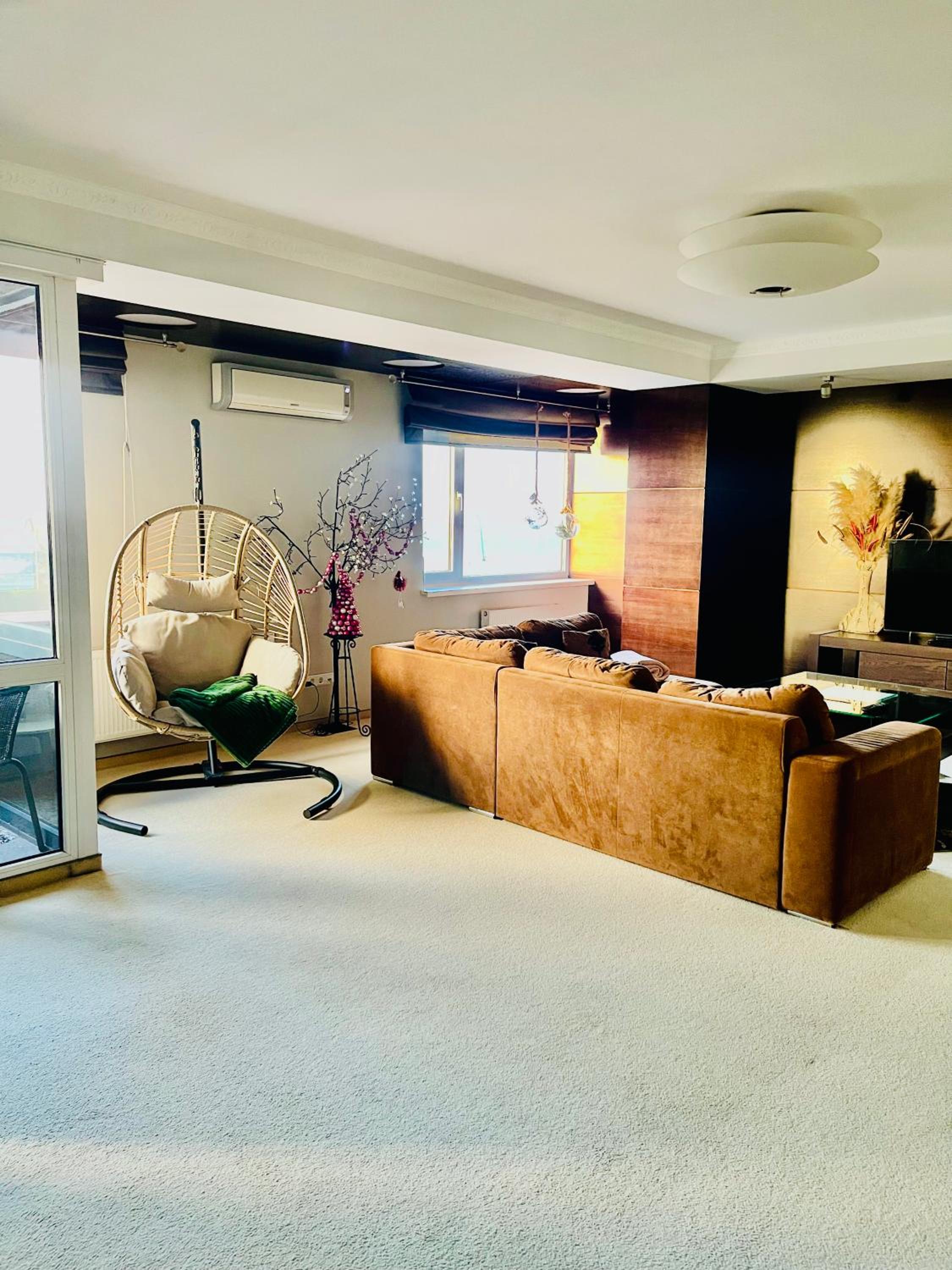 Panoramic city center apartment