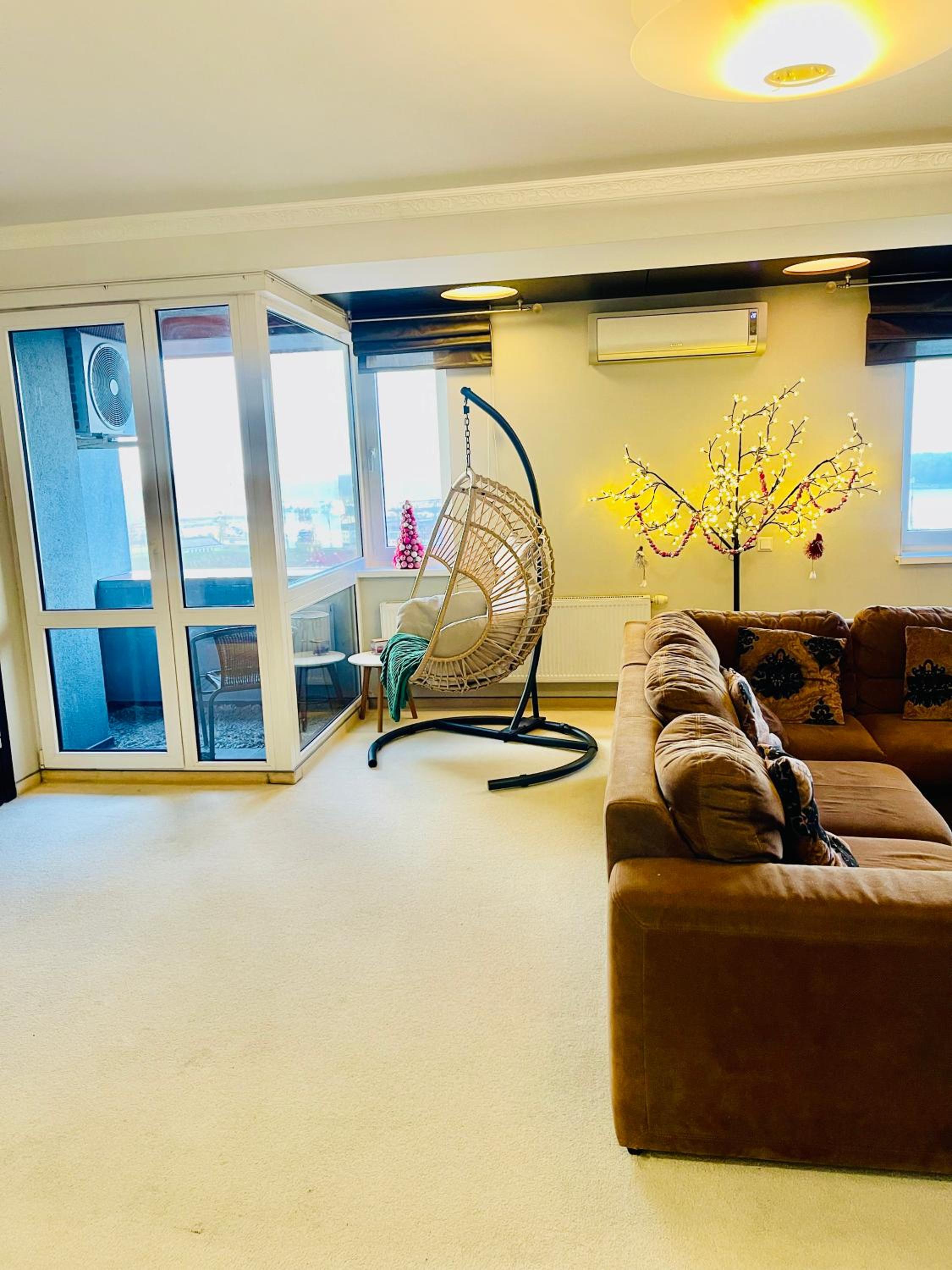 Panoramic city center apartment