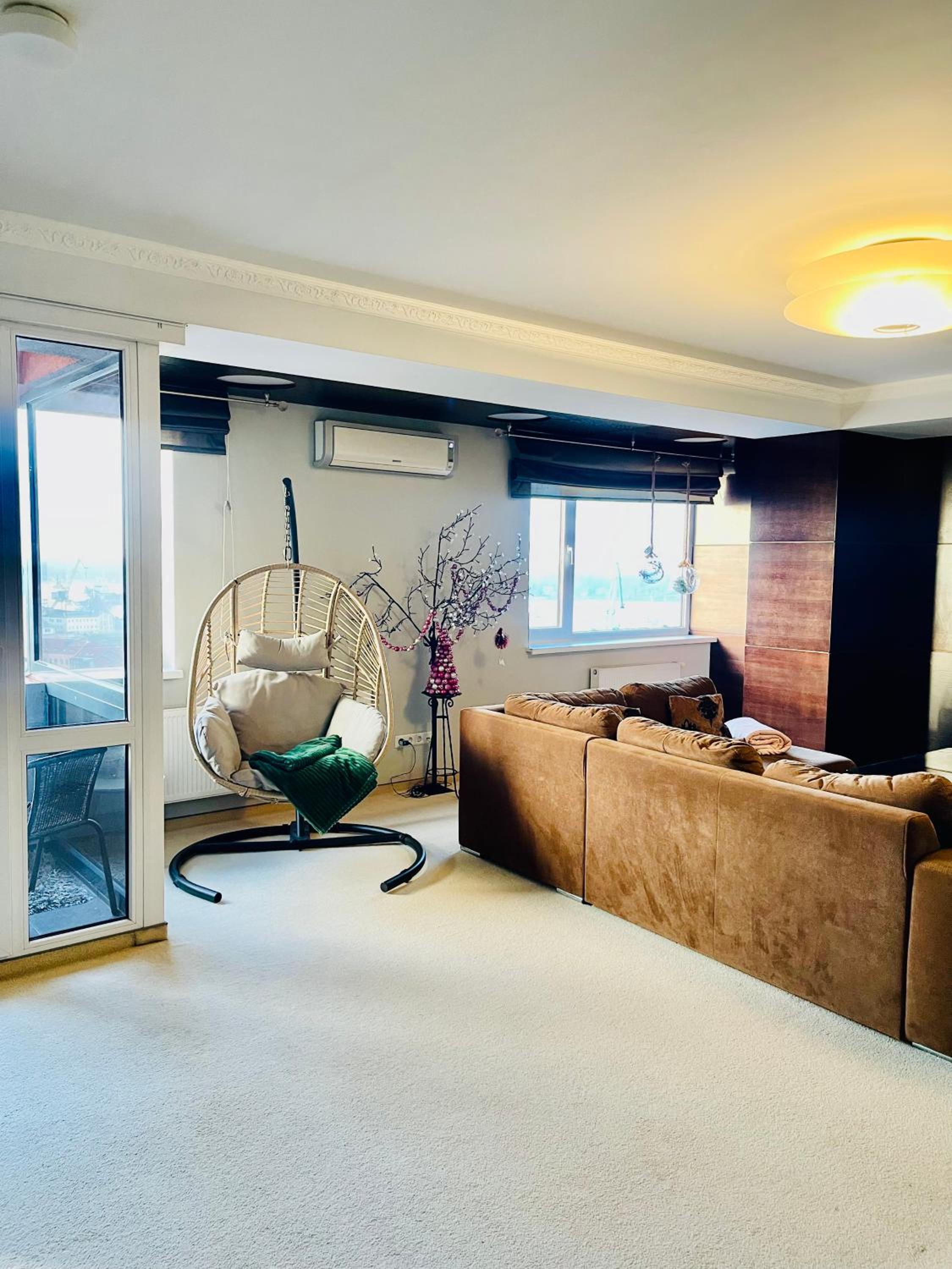 Panoramic city center apartment