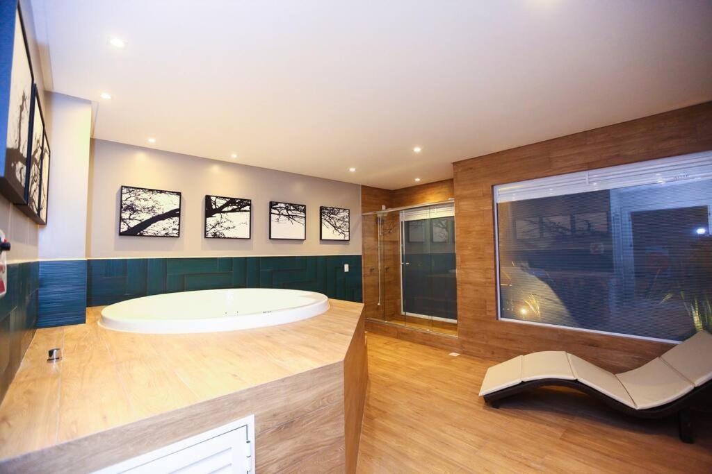 Apto com piscina exclusiva, 4 suítes na Barra Sul Balneário Camboriú