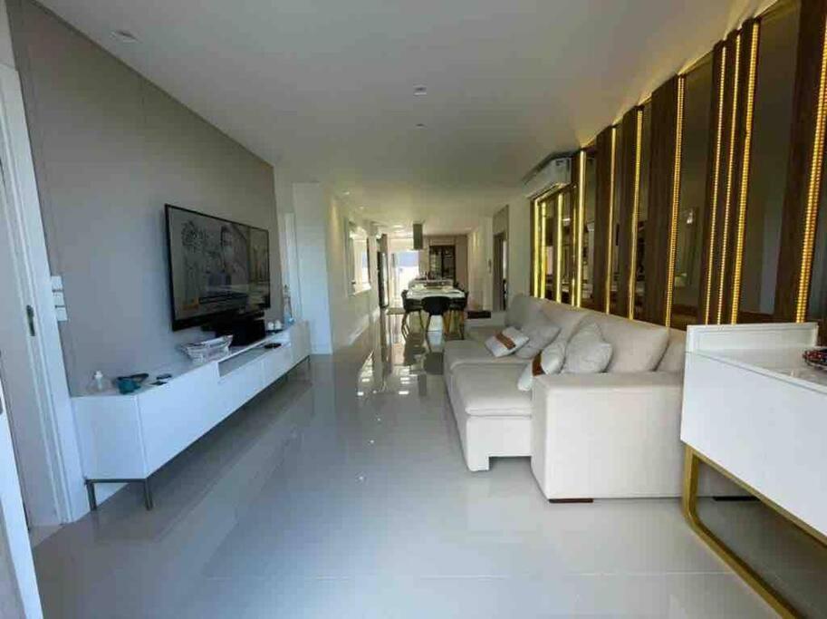 Apto com piscina exclusiva, 4 suítes na Barra Sul Balneário Camboriú