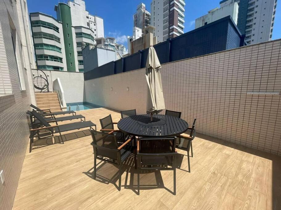 Apto com piscina exclusiva, 4 suítes na Barra Sul Balneário Camboriú