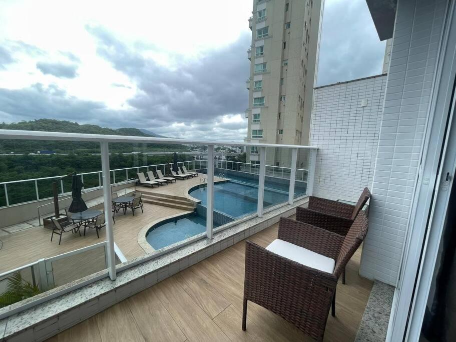 Apto com piscina exclusiva, 4 suítes na Barra Sul Balneário Camboriú
