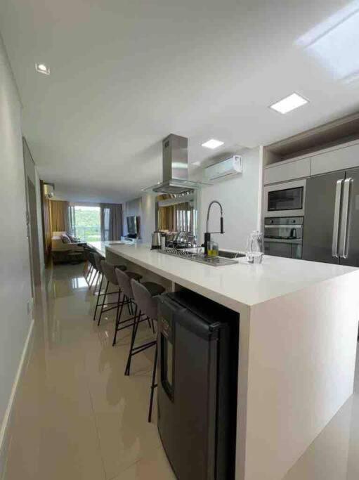 Apto com piscina exclusiva, 4 suítes na Barra Sul Balneário Camboriú