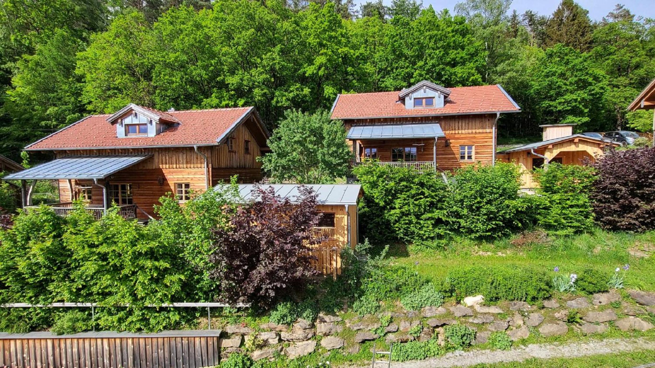 Hütten am Waldrand