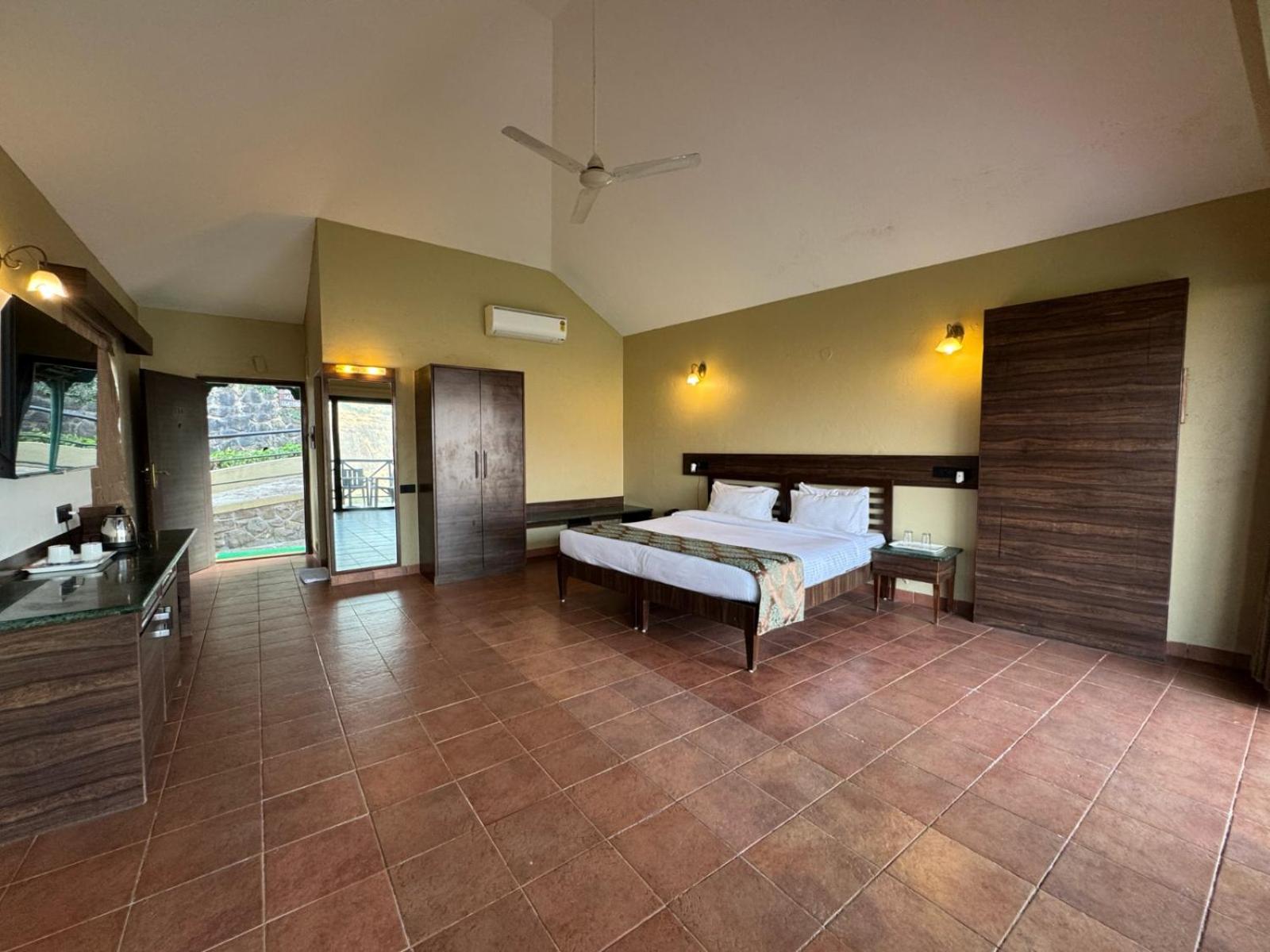 Upper Deck Resort - Highest Peak, Lonavala