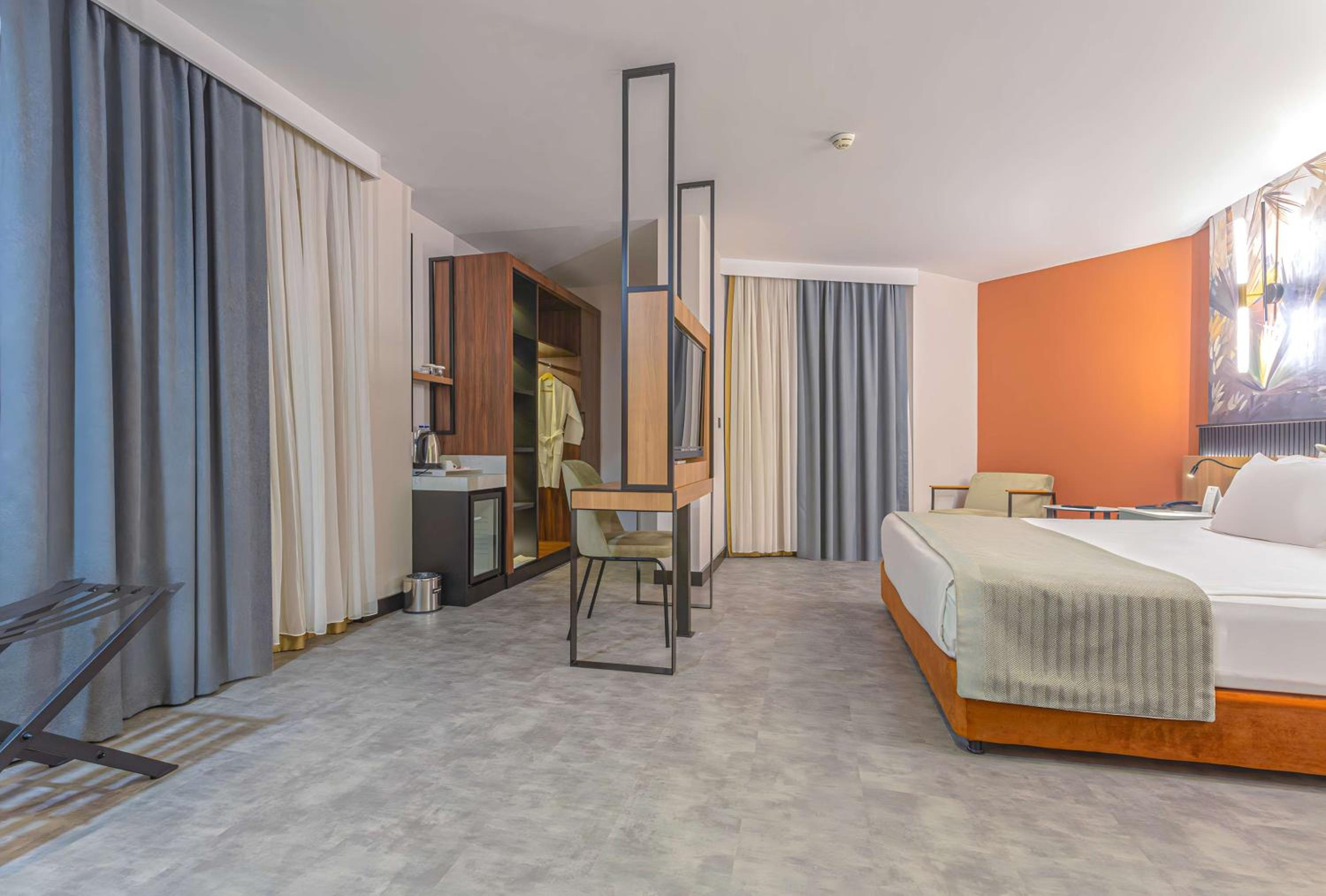 Best Western Plus Khan Hotel - Image 58