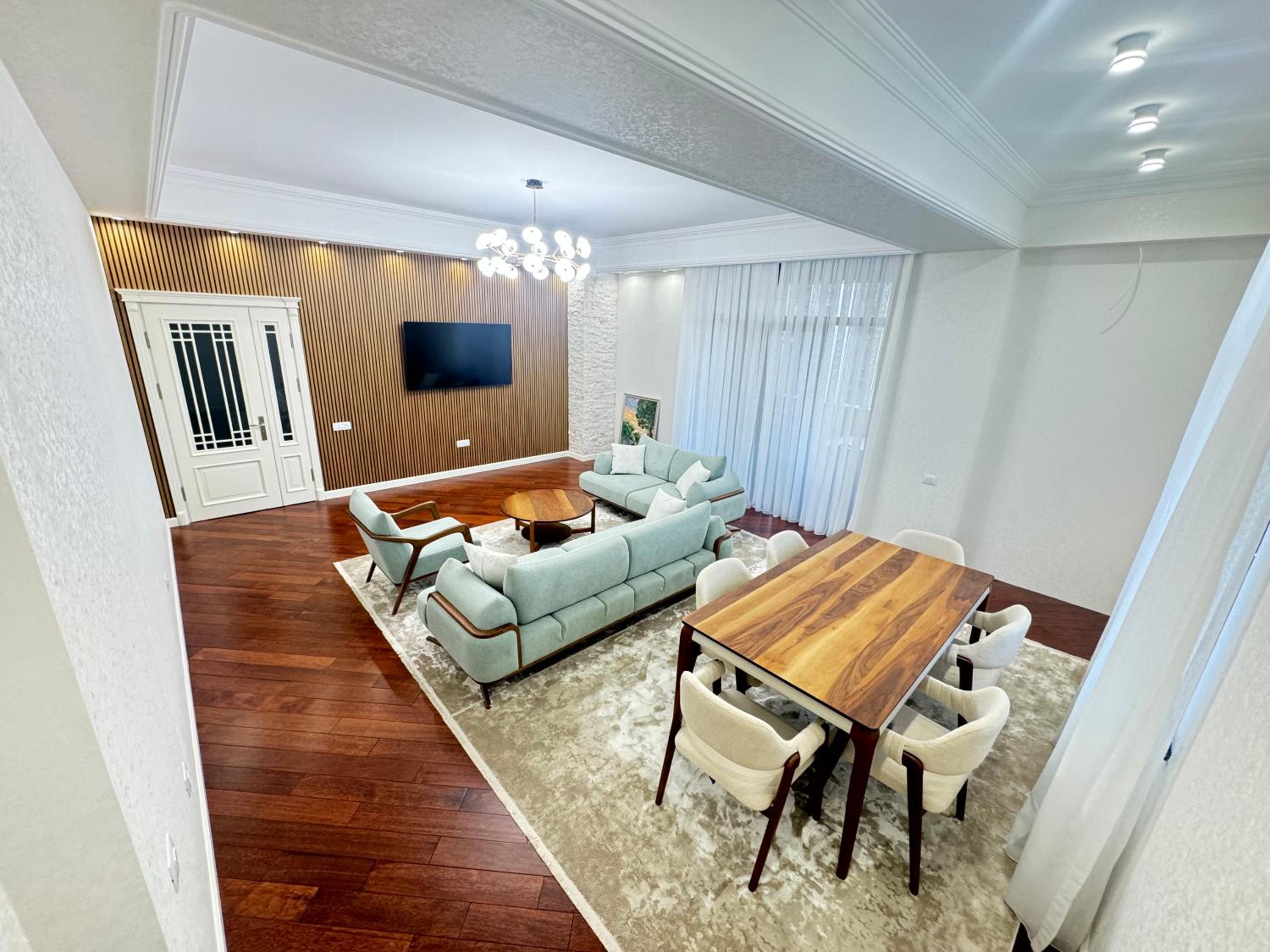 Luxury Apartment In Downtown