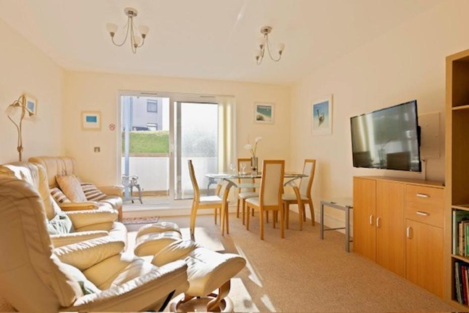 BLUE WATERS 4 by BOURNECOAST- A Modern Apartment by the Sandy Beaches - FM9627 view 5