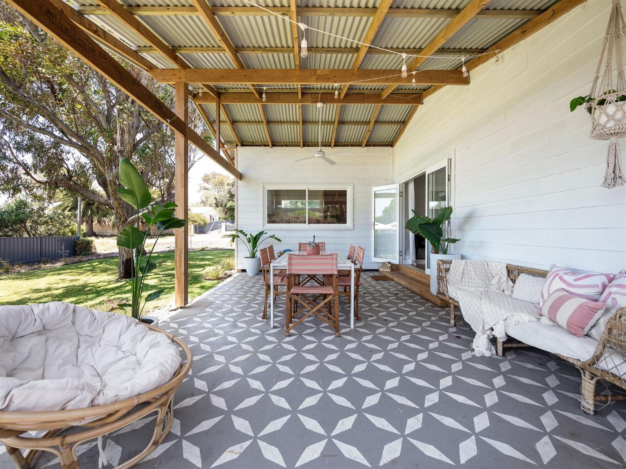 Stylish Shack Falcon Bay