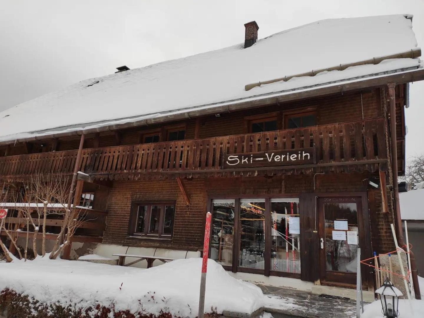 Perfekte Lage zwischen Skipisten und Badeseen