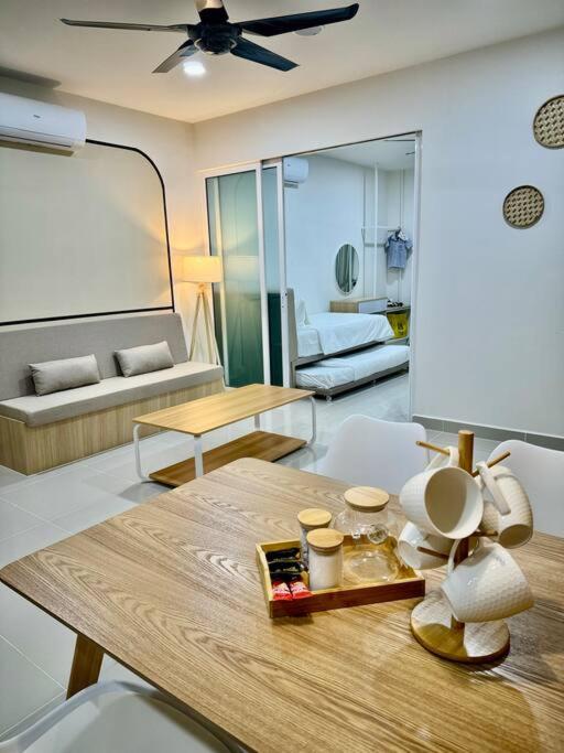The Shore Suite seaview balcony Free Wifi view 3