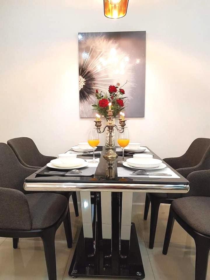 Linda Apartment-ICON56-District4-3mins to center dtrc1- INFINITY POOL- AWESOME ROOFTOP
