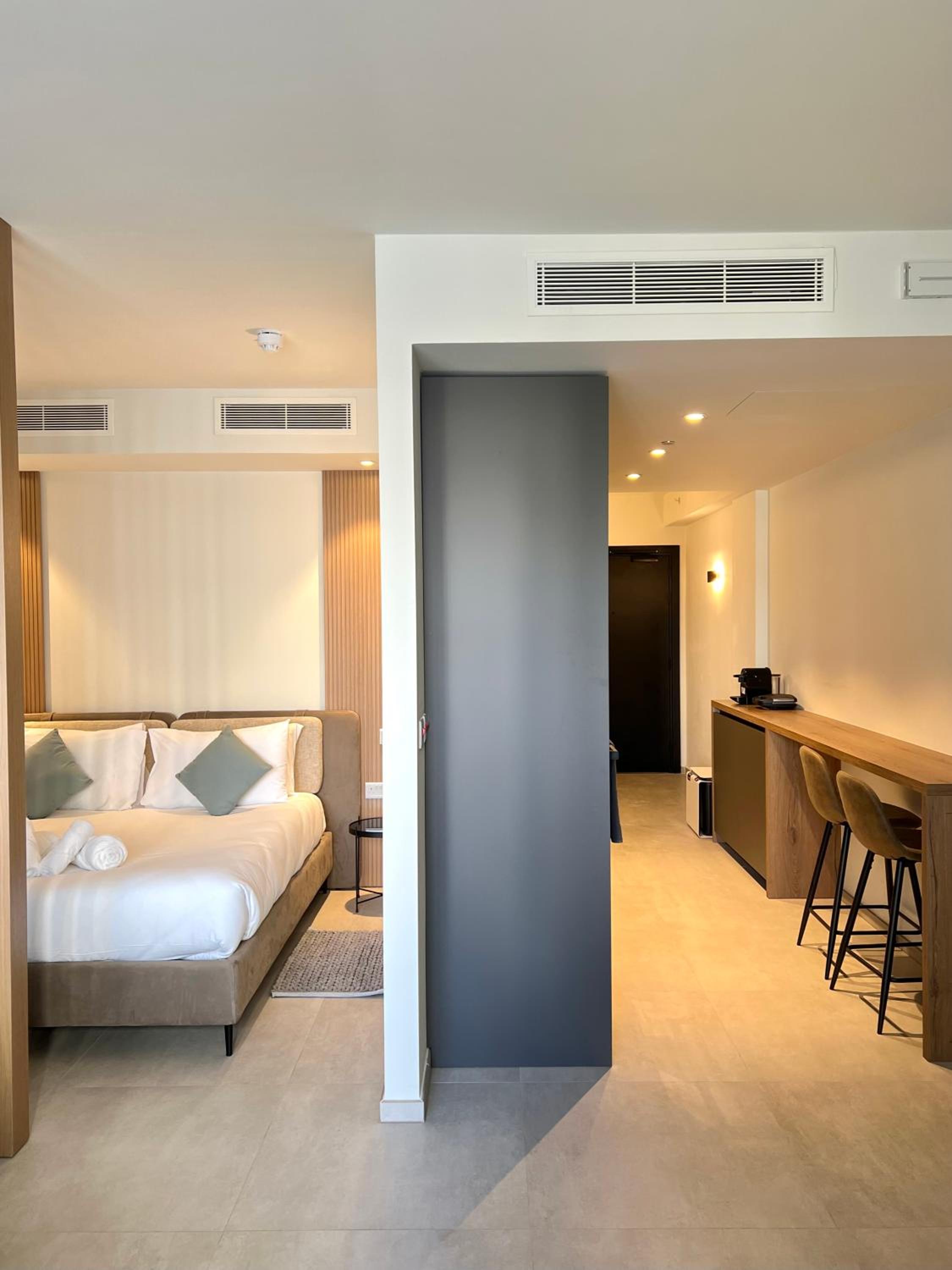 Mercury Suite Lovely w Pool access by Arco Collection photo 4