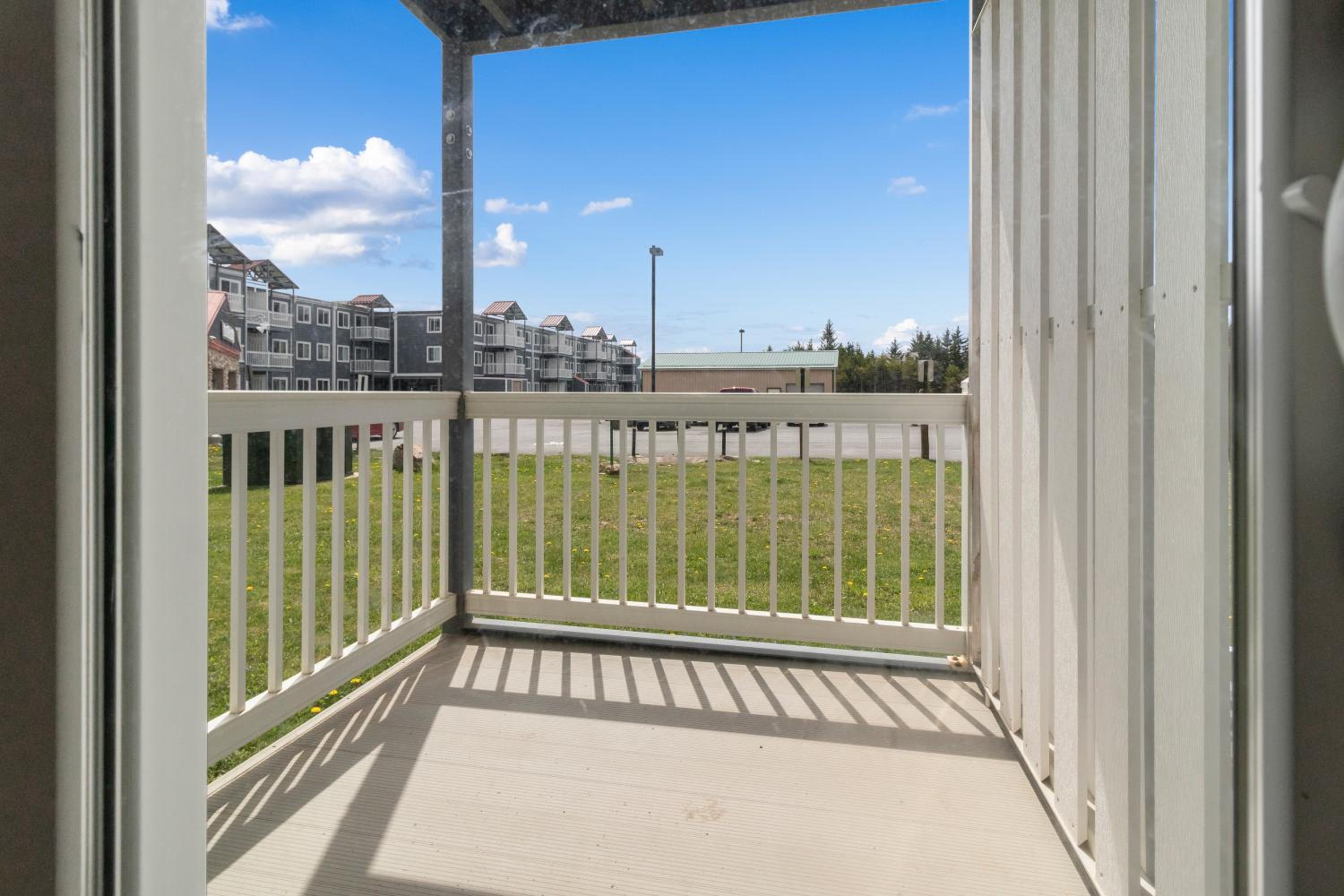 ML127 Perfect Condo For Families With Kids Parking WiFi Slopeside view 4