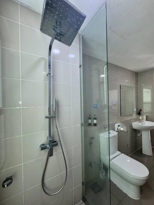 Infinity pool Sutera Avenue family suite Free Wifi -Parking photo 6