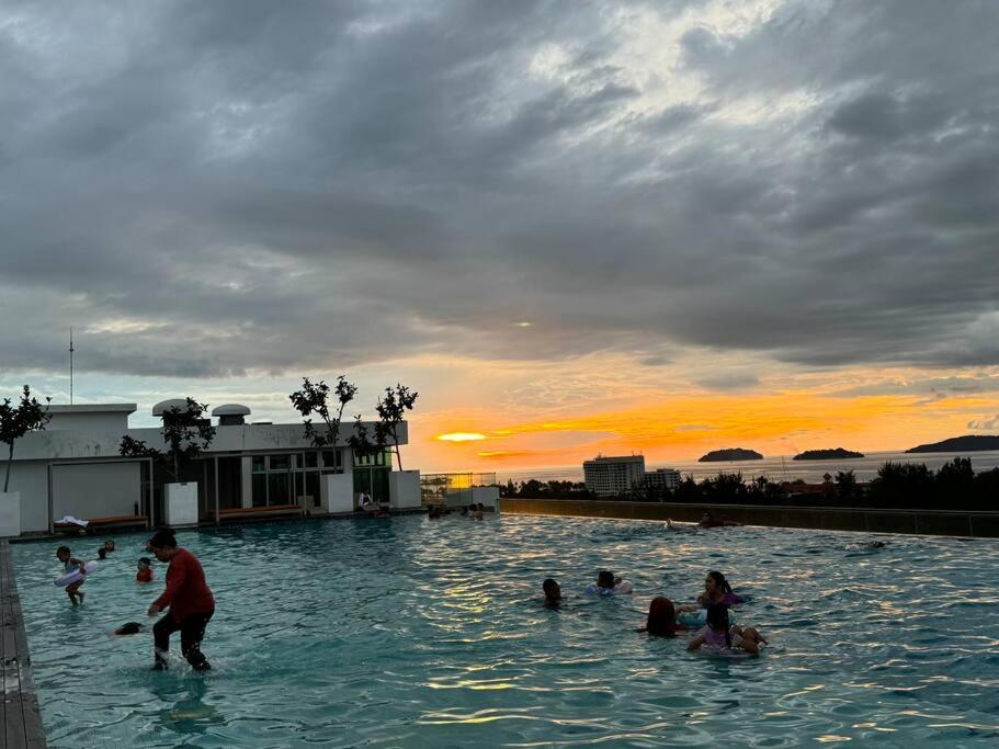 Infinity pool Sutera Avenue family suite Free Wifi -Parking view 4