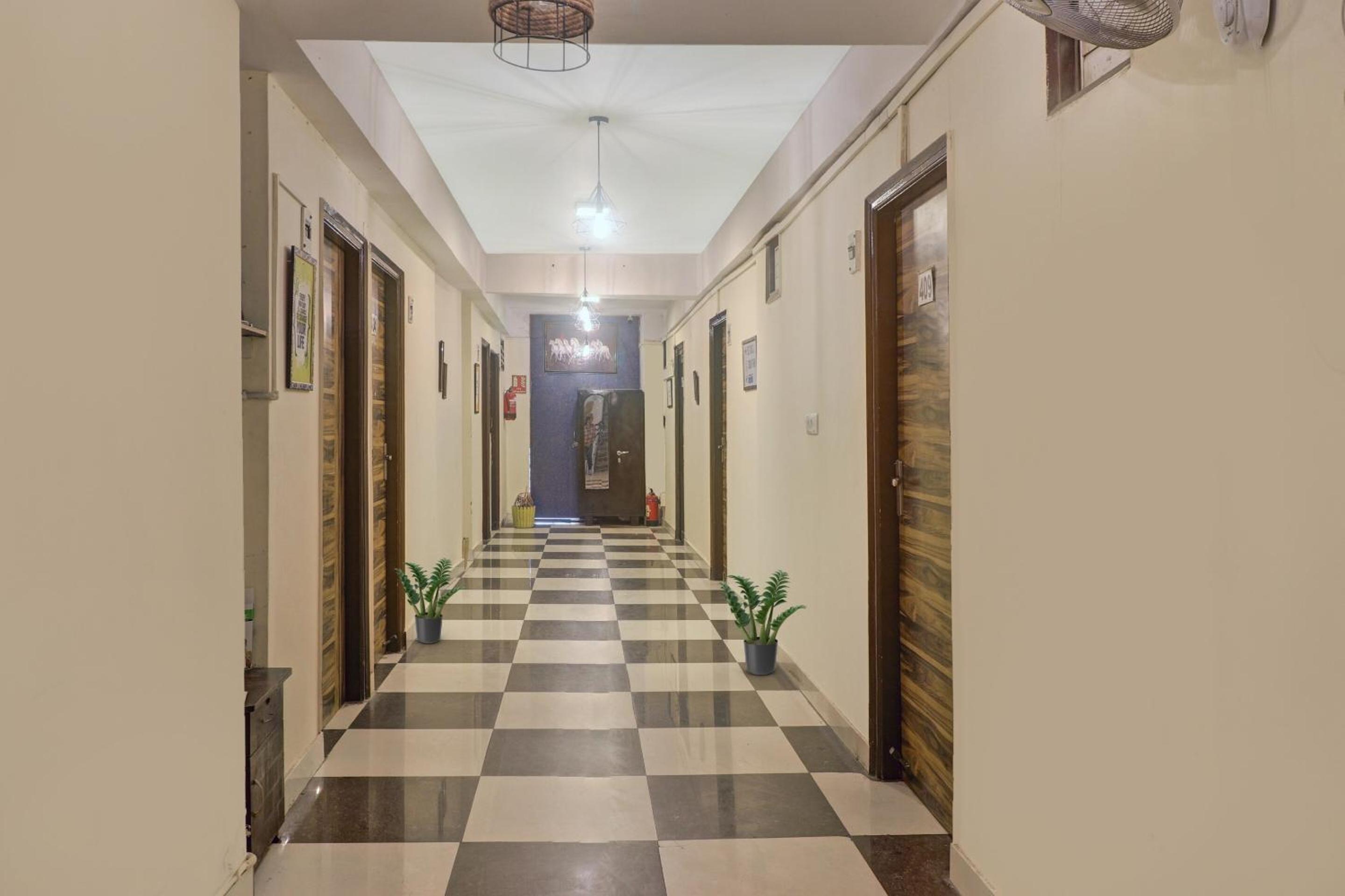 Hotel O Small Town Near Indira Gandhi International Airport view 3