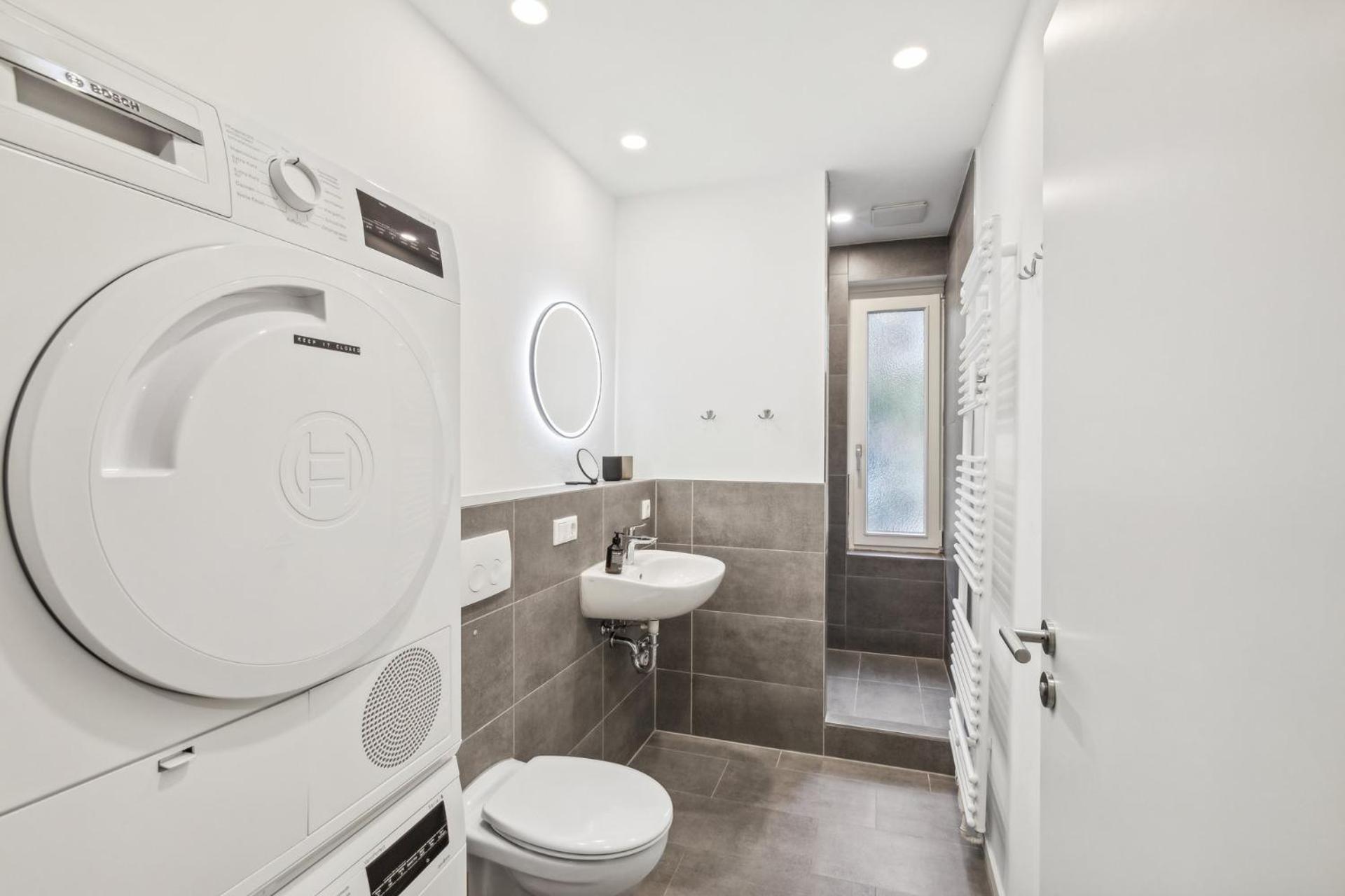 Apartment Kranich mit 3 Zimmern, top Infrastrukturlage HH Langenhorn, nähe Airport, Boxspringbetten und Arbeitsplätzen mit Glasfaser WLAN